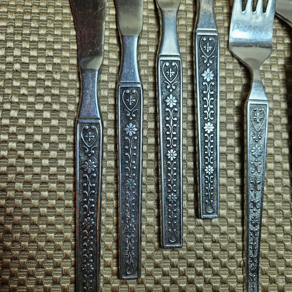 United.Silver Co Rivera Cordova Stainless Steel Silverware 20 Pieces 1970's - Picture 6 of 8